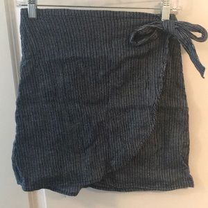 Tie-waist stylish skirt